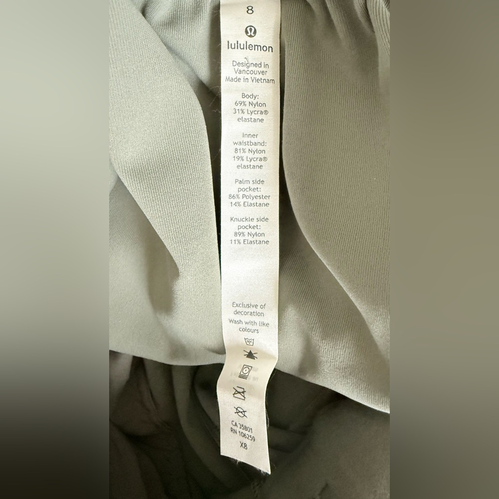 Lululemon On The Fly Pant *27"
Grey Sage Athleisure Travel Workout EUC Size 8 - Picture 10 of 10